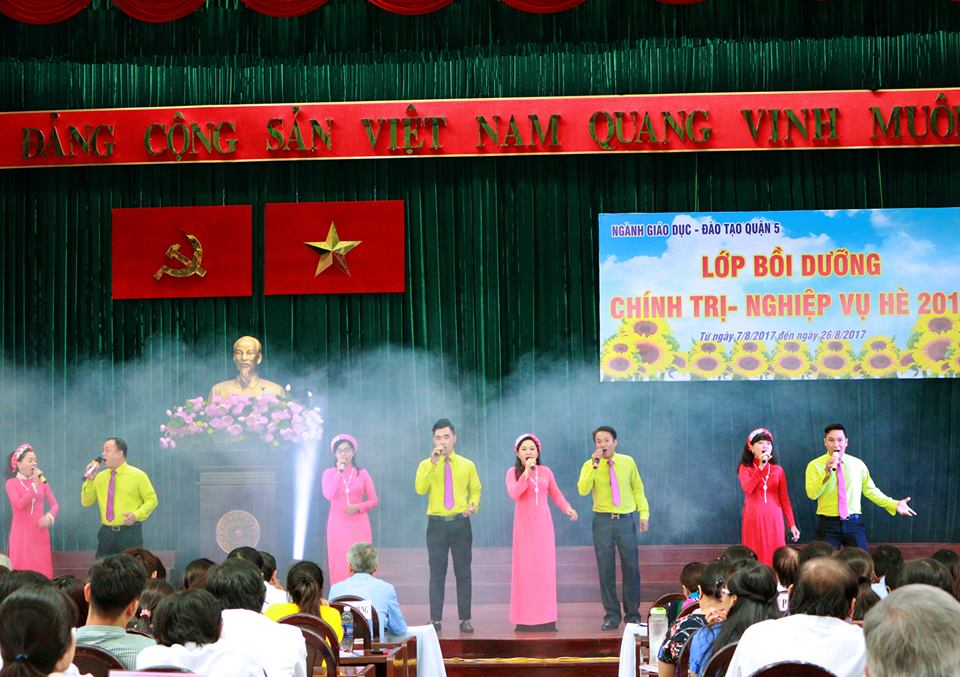 Văn nghệ phục vụ lớp bồi dưỡng nghiệp vụ chính trị hè 2017